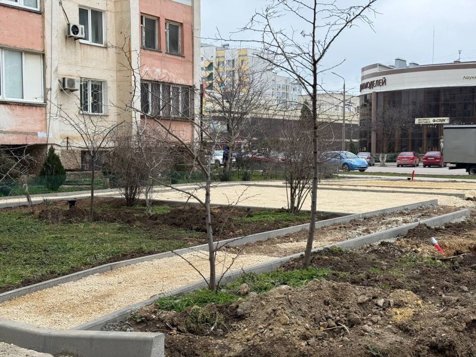 Александр Юрьев: Во время обхода города проверил начавшееся благоустройство дворов многоквартирных домов Александр Юрьев: Во время обхода города проверил начавшееся благоустройство дворов многоквартирных домов