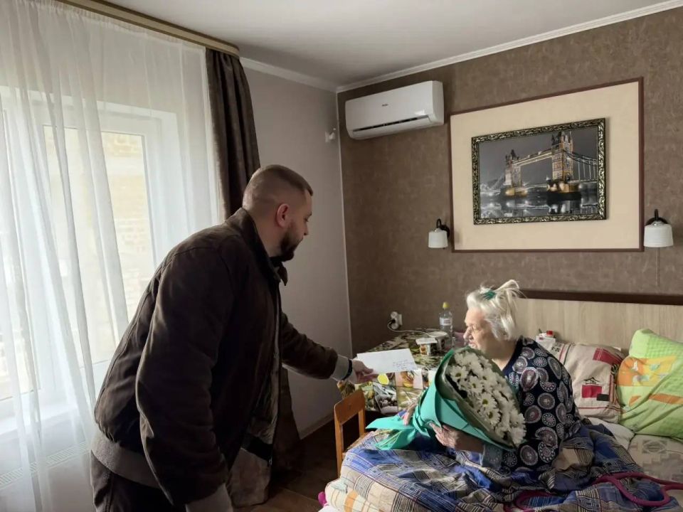 Кирилл Чебышев: Поздравил с наступающим Международным женским днём ветерана Великой Отечественной войны Валентину Алексеевну Булатову Кирилл Чебышев: Поздравил с наступающим Международным женским днём ветерана Великой Отечественной войны Валентину Алексеевну Булатову
