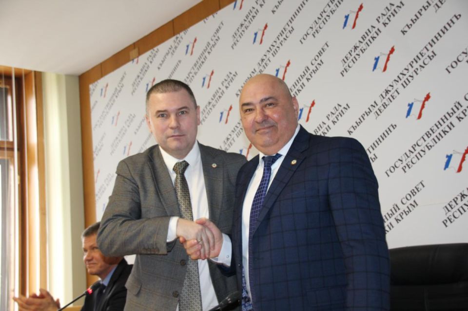 Владимира Резанова переизбрали представителем Крыма в Общественной палате России Владимира Резанова переизбрали представителем Крыма в Общественной палате России