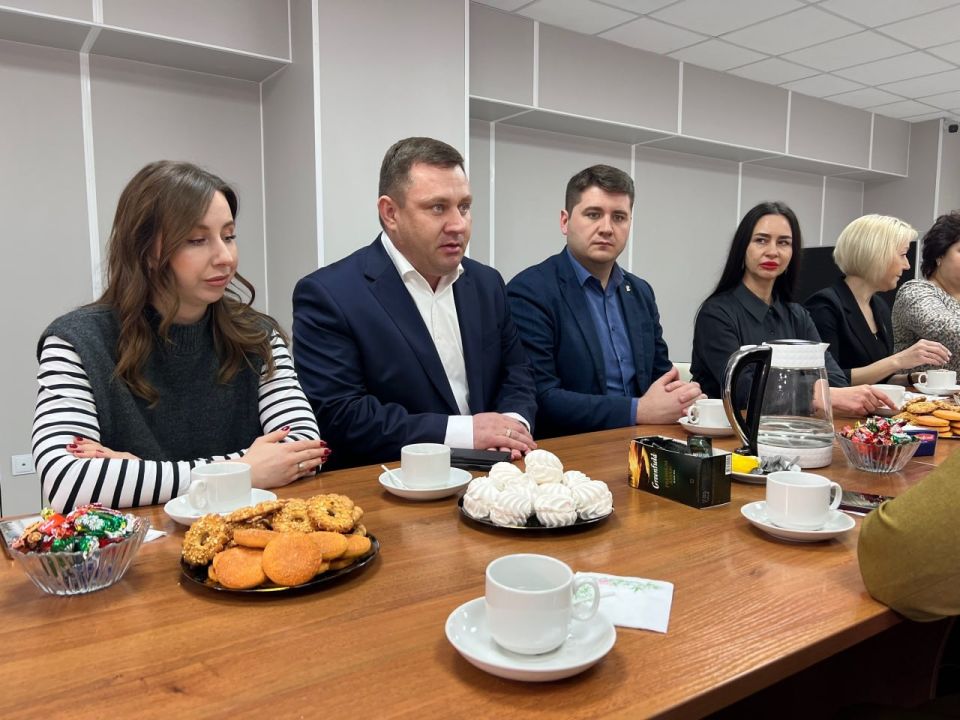 Обсудить проблемы, пообщаться в теплой компании и задать интересующие вопросы лично депутату Государственной думы Обсудить проблемы, пообщаться в теплой компании и задать интересующие вопросы лично депутату Государственной думы