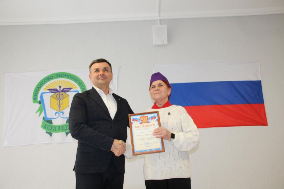 В Финансово-экономическом колледже торжественно открыли Год единства народов России В Финансово-экономическом колледже торжественно открыли Год единства народов России