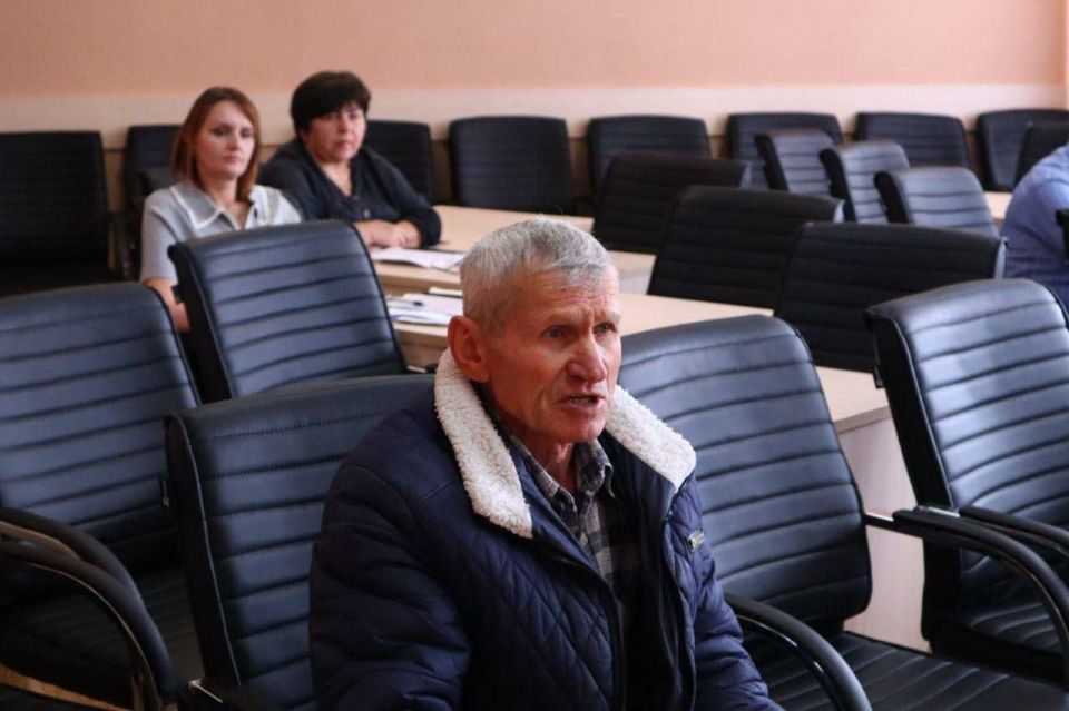 Депутат Государственной Думы Федерального Собрания Российской Федерации Михаил Шеремет совместно с главой администрации Джанкойского района Инной Федоренко и председателем Джанкойского районного совета Юрием Лещишиным провёл... Депутат Государственной Думы Федерального Собрания Российской Федерации Михаил Шеремет совместно с главой администрации Джанкойского района Инной Федоренко и председателем Джанкойского районного совета Юрием Лещишиным провёл...