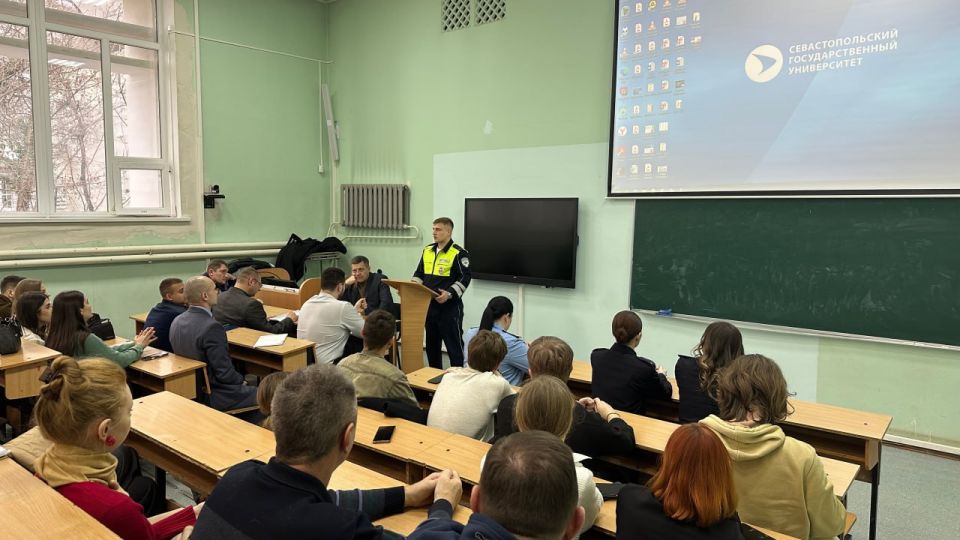Сотрудники УМВД России по г.Севастополю приняли участие в профориентационной встрече с выпускниками юридического факультета СевГУ Сотрудники УМВД России по г.Севастополю приняли участие в профориентационной встрече с выпускниками юридического факультета СевГУ