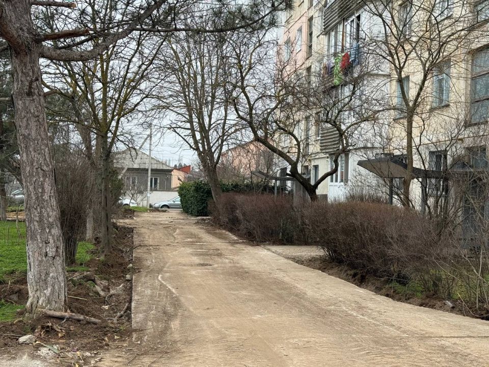 Александр Юрьев: Во время обхода города проверил начавшееся благоустройство дворов многоквартирных домов Александр Юрьев: Во время обхода города проверил начавшееся благоустройство дворов многоквартирных домов