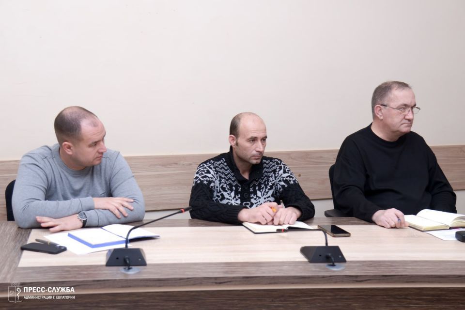 В Евпатории прошло еженедельное совещание с руководителями ресурсоснабжающих и коммунальных предприятий, на котором обсуждались актуальные вопросы жизнедеятельности города В Евпатории прошло еженедельное совещание с руководителями ресурсоснабжающих и коммунальных предприятий, на котором обсуждались актуальные вопросы жизнедеятельности города