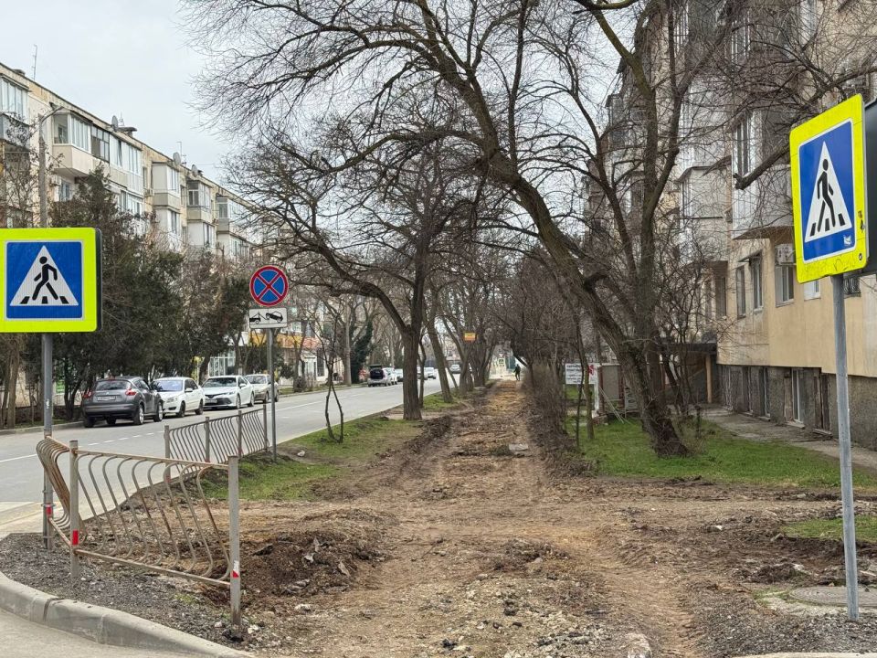 Александр Юрьев: Во время обхода города проверил начавшееся благоустройство дворов многоквартирных домов Александр Юрьев: Во время обхода города проверил начавшееся благоустройство дворов многоквартирных домов