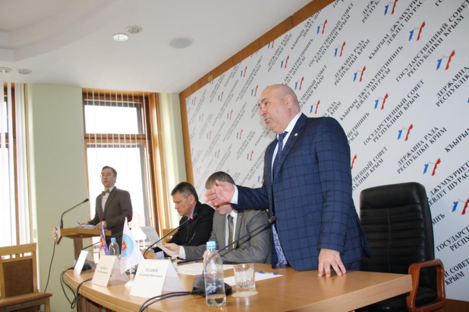 Владимира Резанова переизбрали представителем Крыма в Общественной палате России Владимира Резанова переизбрали представителем Крыма в Общественной палате России