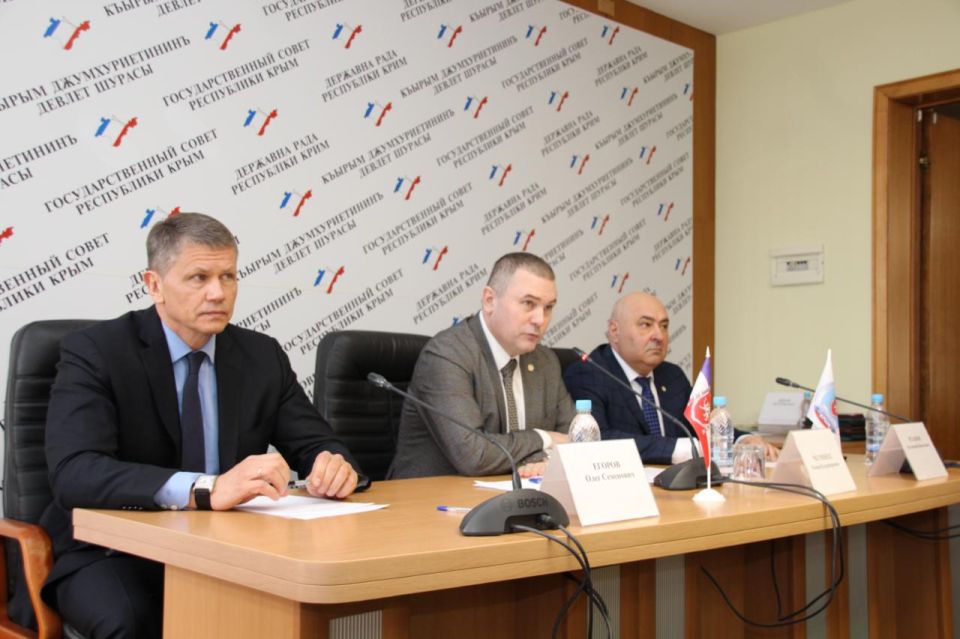 Владимира Резанова переизбрали представителем Крыма в Общественной палате России Владимира Резанова переизбрали представителем Крыма в Общественной палате России