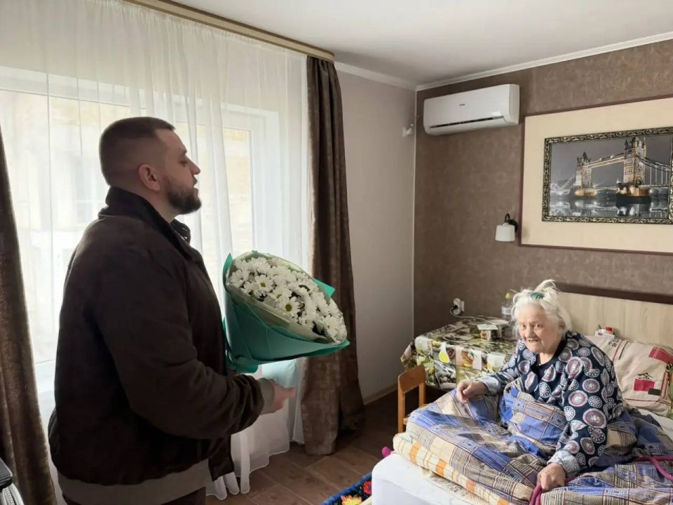 Кирилл Чебышев: Поздравил с наступающим Международным женским днём ветерана Великой Отечественной войны Валентину Алексеевну Булатову