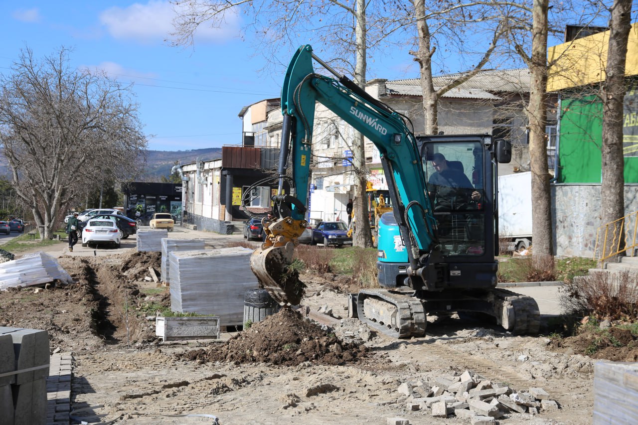 В Бахчисарае стартовали масштабные работы по преображению общественной территории В Бахчисарае стартовали масштабные работы по преображению общественной территории