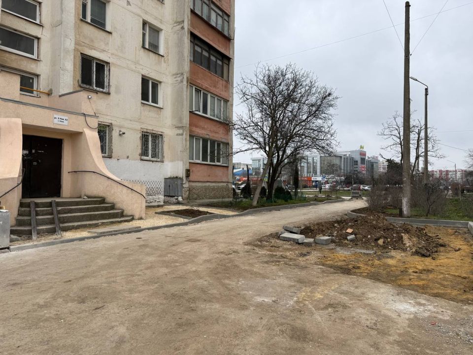 Александр Юрьев: Во время обхода города проверил начавшееся благоустройство дворов многоквартирных домов Александр Юрьев: Во время обхода города проверил начавшееся благоустройство дворов многоквартирных домов