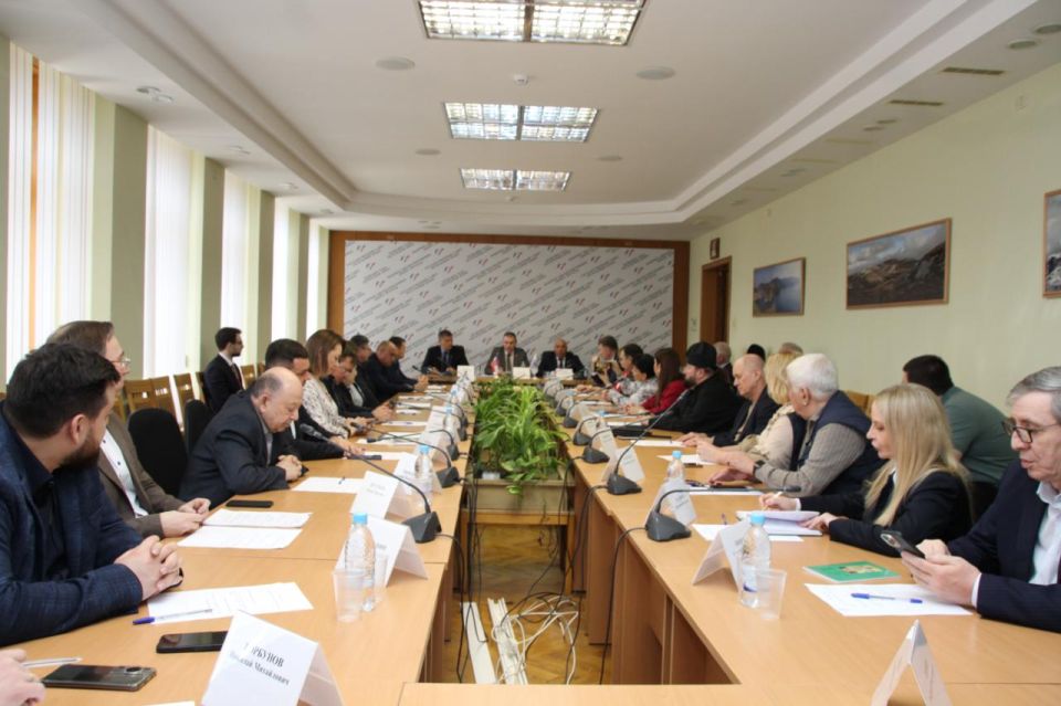 Владимира Резанова переизбрали представителем Крыма в Общественной палате России Владимира Резанова переизбрали представителем Крыма в Общественной палате России