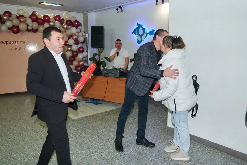 Вода Крыма: А вы умеете поздравлять так, как это делают наши мужчины? Вода Крыма: А вы умеете поздравлять так, как это делают наши мужчины?