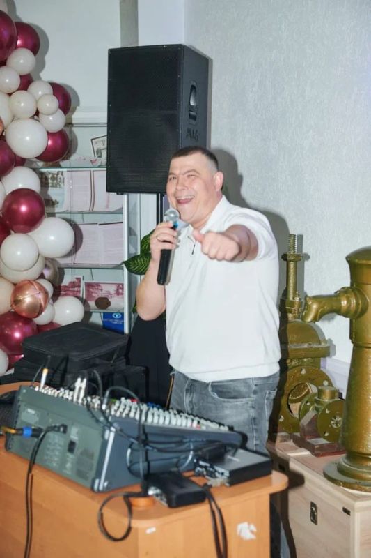 Вода Крыма: А вы умеете поздравлять так, как это делают наши мужчины? Вода Крыма: А вы умеете поздравлять так, как это делают наши мужчины?