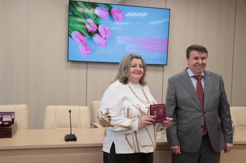 В Госсовете Республики Крым состоялось награждение в честь Международного женского дня В Госсовете Республики Крым состоялось награждение в честь Международного женского дня