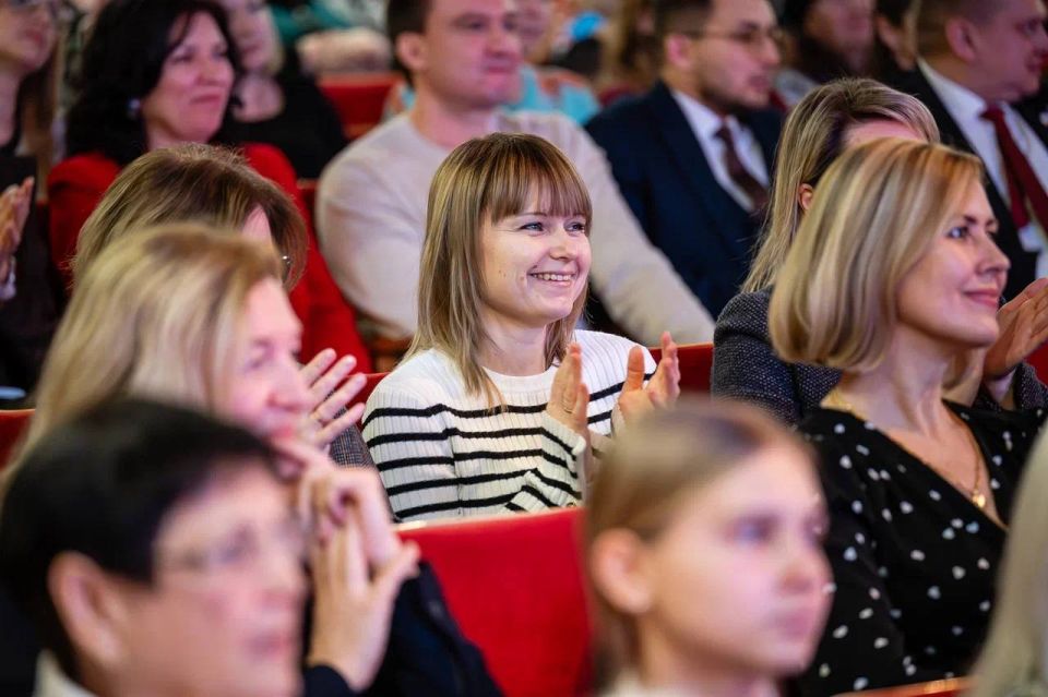 Александр Юрьев: Накануне Международного женского дня в театре им. А.С. Пушкина состоялось торжественное собрание и праздничный концерт Александр Юрьев: Накануне Международного женского дня в театре им. А.С. Пушкина состоялось торжественное собрание и праздничный концерт