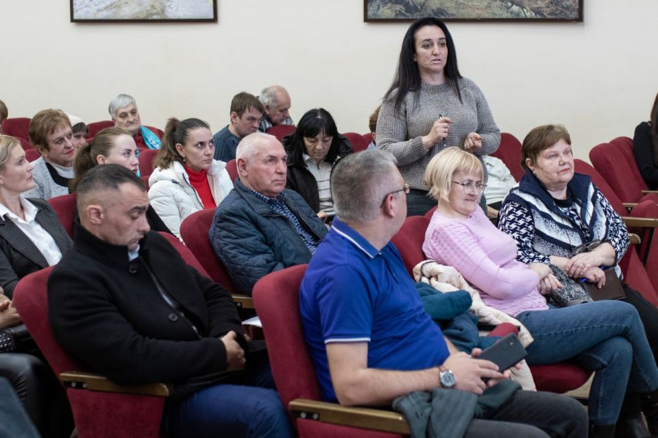Юрий Нестеренко: Эффективный формат решения вопросов – встречи с председателями советов МКД Юрий Нестеренко: Эффективный формат решения вопросов – встречи с председателями советов МКД
