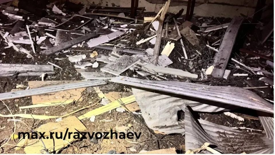 Беспилотник рухнул рядом с пятиэтажкой в Севастополе Беспилотник рухнул рядом с пятиэтажкой в Севастополе