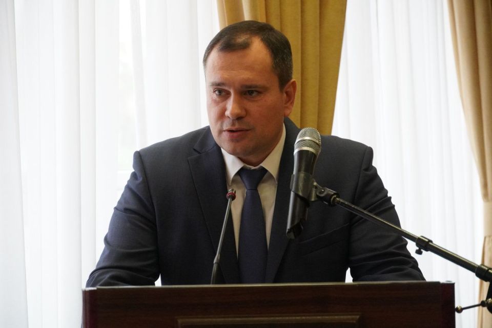 Глава муниципального образования Денис Колесник, глава администрации Керчи Олег Каторгин, депутат Государственного Совета РК Олег Кришталь поздравили представительниц прекрасного пола с наступающим праздником — Международным... Глава муниципального образования Денис Колесник, глава администрации Керчи Олег Каторгин, депутат Государственного Совета РК Олег Кришталь поздравили представительниц прекрасного пола с наступающим праздником — Международным...