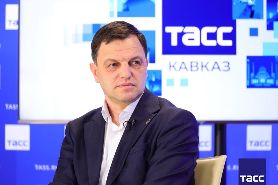 Главное из заявлений, а также фоторепортаж с видеоинтервью председателя Государственного комитета по делам межнациональных отношений Республики Крым Руслана Якубова в Региональном информационном центре "ТАСС Кавказ" в... Главное из заявлений, а также фоторепортаж с видеоинтервью председателя Государственного комитета по делам межнациональных отношений Республики Крым Руслана Якубова в Региональном информационном центре "ТАСС Кавказ" в...