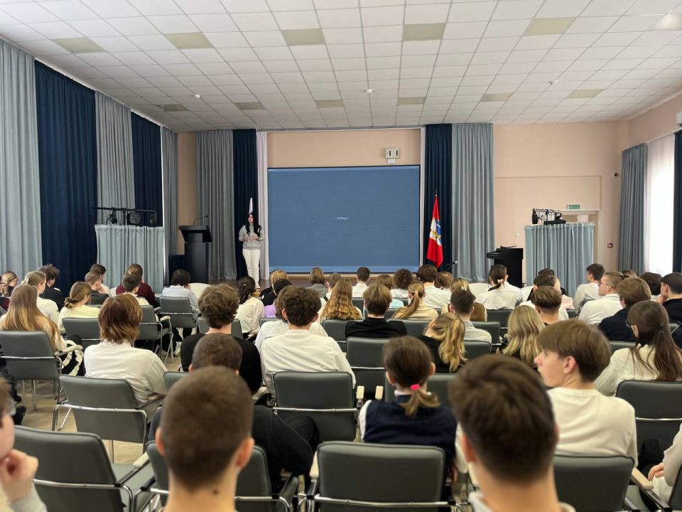Севастопольские полицейские рассказали лицеистам о важных правилах безопасности Севастопольские полицейские рассказали лицеистам о важных правилах безопасности