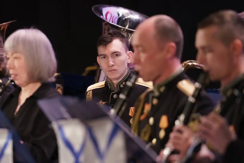 Михаил Развожаев: В преддверии 8 Марта поздравил женский коллектив Управления МВД России по городу Севастополю с наступающим праздником, вручил сотрудницам почётные грамоты и благодарности Михаил Развожаев: В преддверии 8 Марта поздравил женский коллектив Управления МВД России по городу Севастополю с наступающим праздником, вручил сотрудницам почётные грамоты и благодарности
