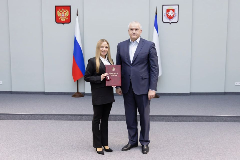 Аксёнов наградил женщин, которые трудятся на благо Крыма, в преддверии праздника Аксёнов наградил женщин, которые трудятся на благо Крыма, в преддверии праздника