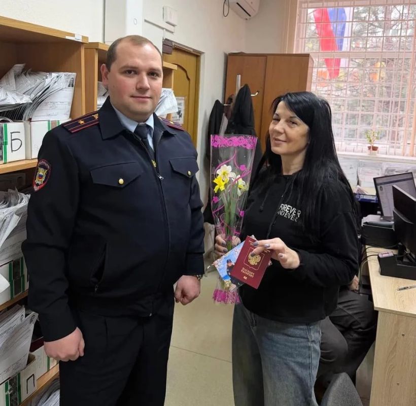 Предпраздничная атмосфера в рамках Всероссийской акции «8 Марта в каждый дом» в Управлении по вопросам миграции МВД по Республике Крым Предпраздничная атмосфера в рамках Всероссийской акции «8 Марта в каждый дом» в Управлении по вопросам миграции МВД по Республике Крым