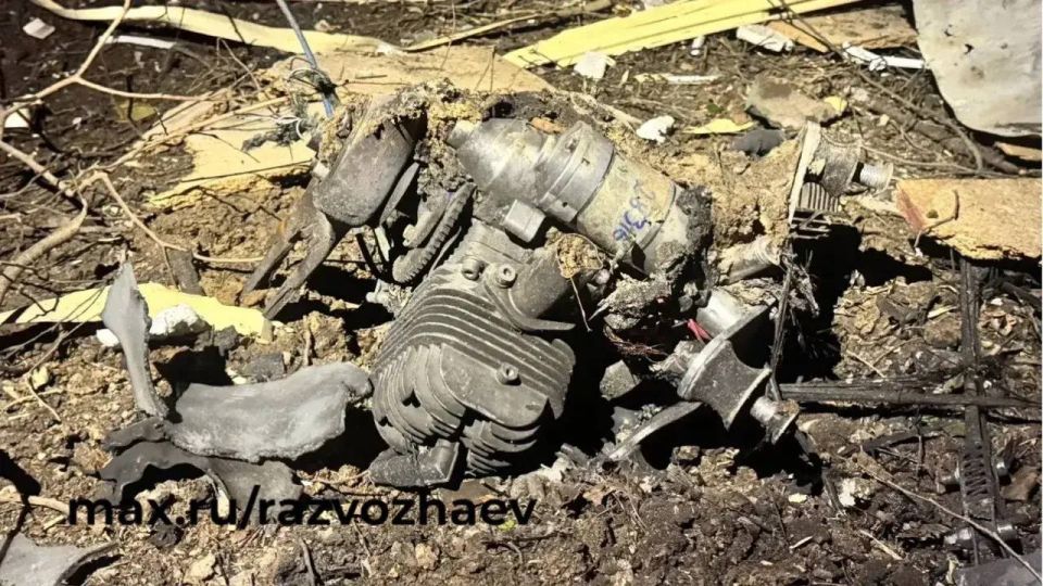 Беспилотник рухнул рядом с пятиэтажкой в Севастополе Беспилотник рухнул рядом с пятиэтажкой в Севастополе