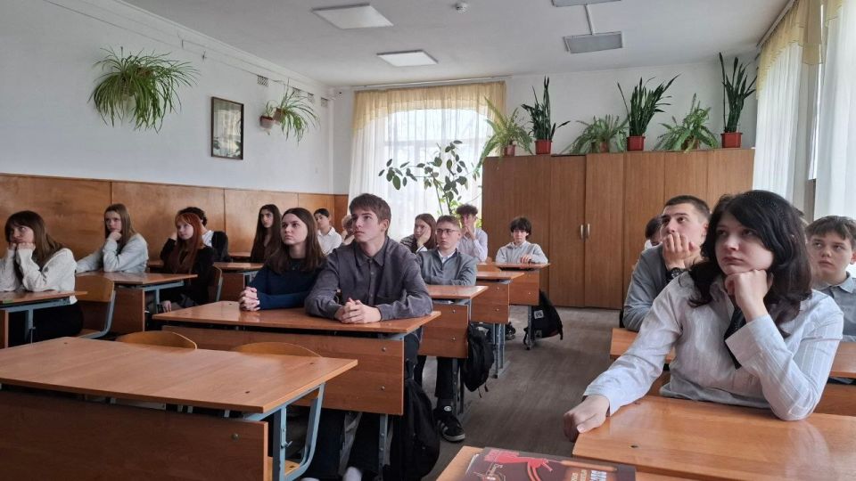 Ольга Мусияченко провела открытый урок для школьников Симферополя Ольга Мусияченко провела открытый урок для школьников Симферополя