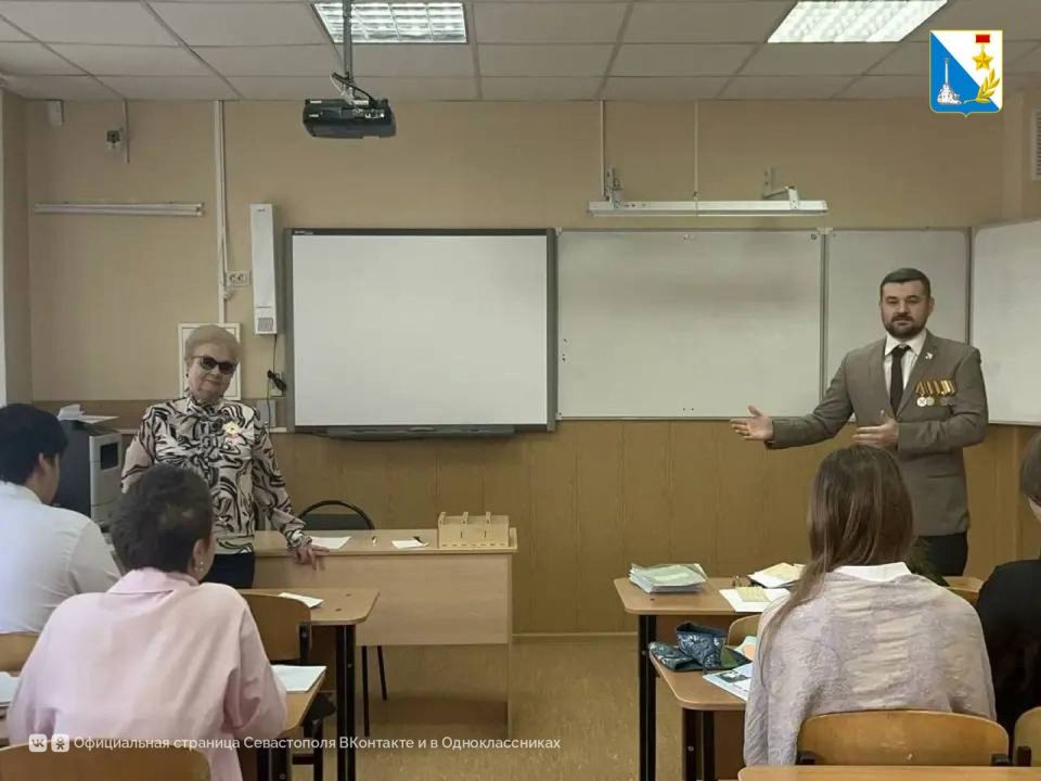 Своего учителя Наталью Николаевну Чидикову с наступающим 8 марта поздравил ветеран спецоперации Своего учителя Наталью Николаевну Чидикову с наступающим 8 марта поздравил ветеран спецоперации