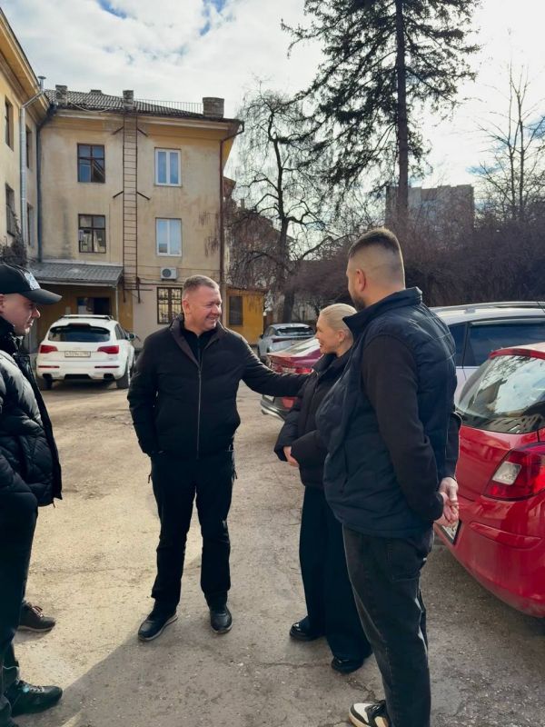 Михаил Афанасьев: Субботнее утро начали с коллегами с обхода городских территорий Михаил Афанасьев: Субботнее утро начали с коллегами с обхода городских территорий