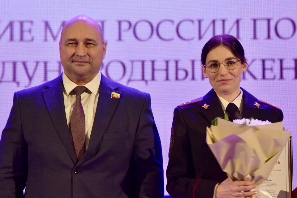 Владимир Немцев: Сегодня мы отмечаем 8 Марта — праздник, посвящённый вам, дорогие женщины Владимир Немцев: Сегодня мы отмечаем 8 Марта — праздник, посвящённый вам, дорогие женщины