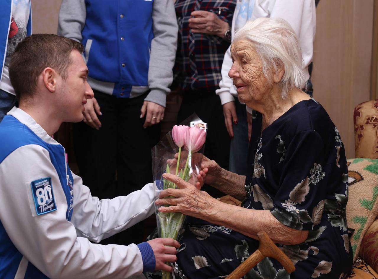 Алексей Зинченко: Особое внимание молодежь уделила сотрудницам экстренных служб и больниц! Алексей Зинченко: Особое внимание молодежь уделила сотрудницам экстренных служб и больниц!