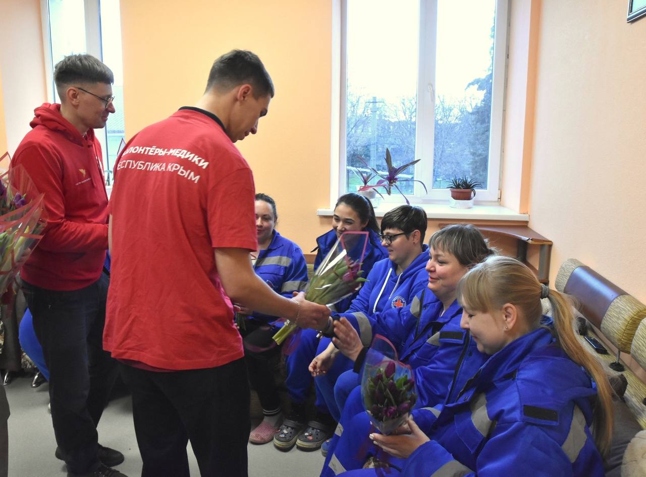 Алексей Зинченко: Особое внимание молодежь уделила сотрудницам экстренных служб и больниц! Алексей Зинченко: Особое внимание молодежь уделила сотрудницам экстренных служб и больниц!