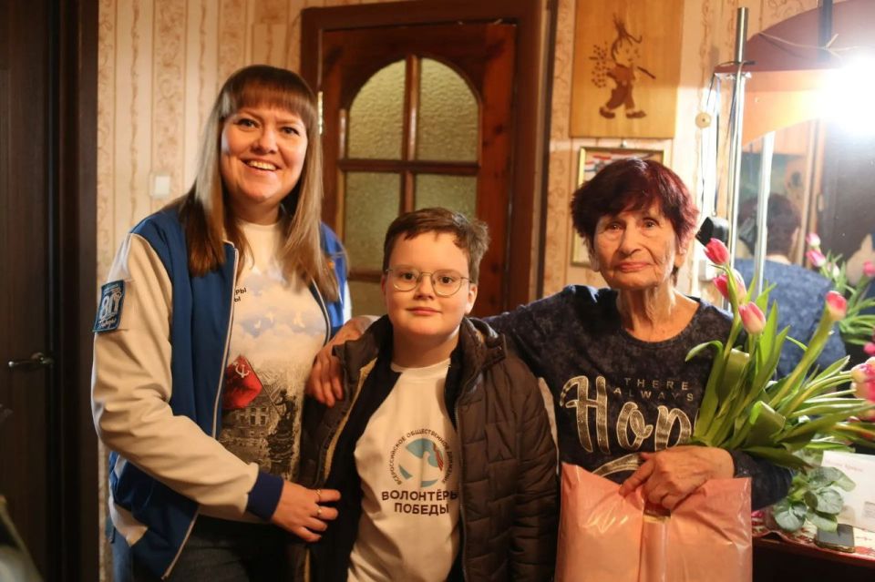Сегодня волонтёры Победы Симферополя при поддержке Администрация города Симферополя поздравили с Международным женским днём и Днём рождения удивительную женщину — героиню, бывшую узницу концлагеря Тамару Фёдоровну Довженко Сегодня волонтёры Победы Симферополя при поддержке Администрация города Симферополя поздравили с Международным женским днём и Днём рождения удивительную женщину — героиню, бывшую узницу концлагеря Тамару Фёдоровну Довженко