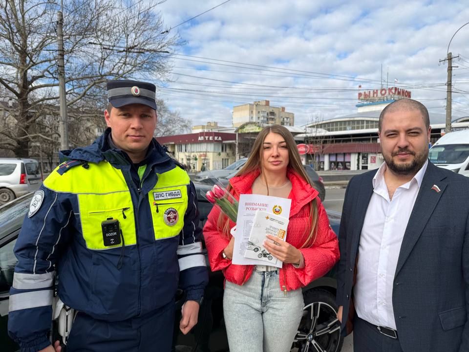 8 марта сотрудники Госавтоинспекции и представители органов местного самоуправления г. Симферополя провели акцию «Внимание! Разыскивается самая прекрасная автоледи» 8 марта сотрудники Госавтоинспекции и представители органов местного самоуправления г. Симферополя провели акцию «Внимание! Разыскивается самая прекрасная автоледи»