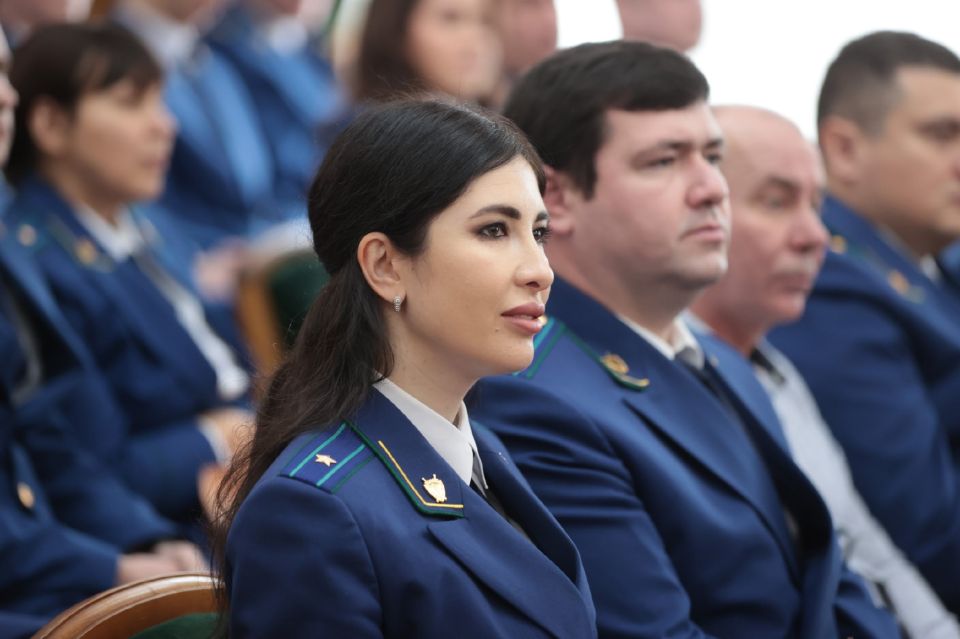 Владимир Константинов: Дорогие женщины!. От всей души поздравляю вас с праздником 8 марта! Для нас, мужчин, вы — наши матери, жёны, сестры — олицетворение любви, красоты, нежности и при этом — невероятной духовной силы Владимир Константинов: Дорогие женщины!. От всей души поздравляю вас с праздником 8 марта! Для нас, мужчин, вы — наши матери, жёны, сестры — олицетворение любви, красоты, нежности и при этом — невероятной духовной силы