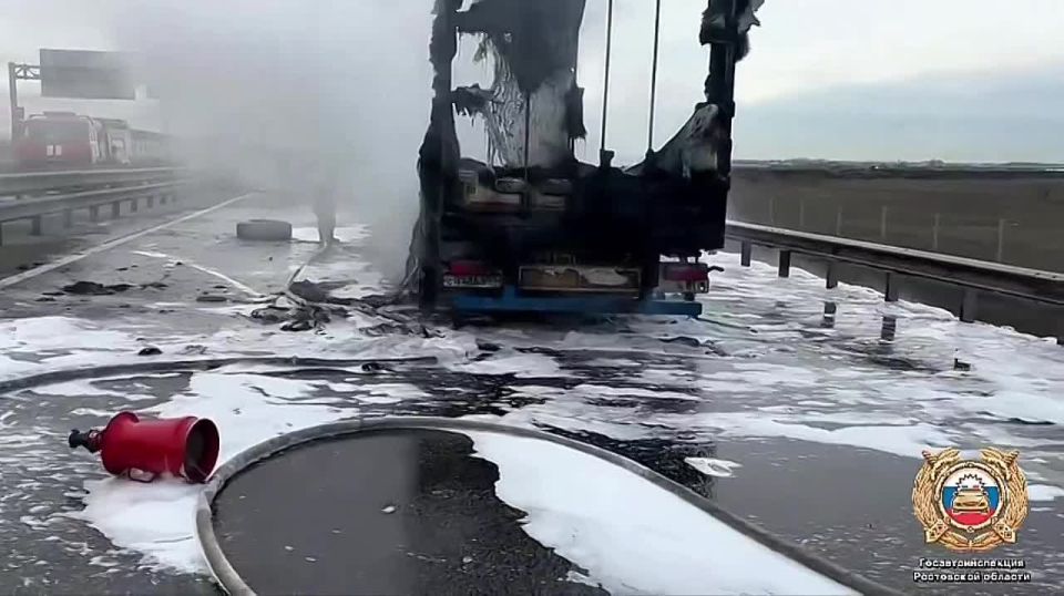 На трассе М-4 "Дон" ограничили движение из-за сгоревшего грузовика