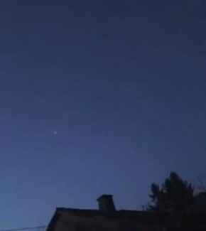 Метеорит упал в Германии.. Как сообщают местные СМИ со ссылкой на полицию, повреждены крыши домов в Рейнланд-Пфальце