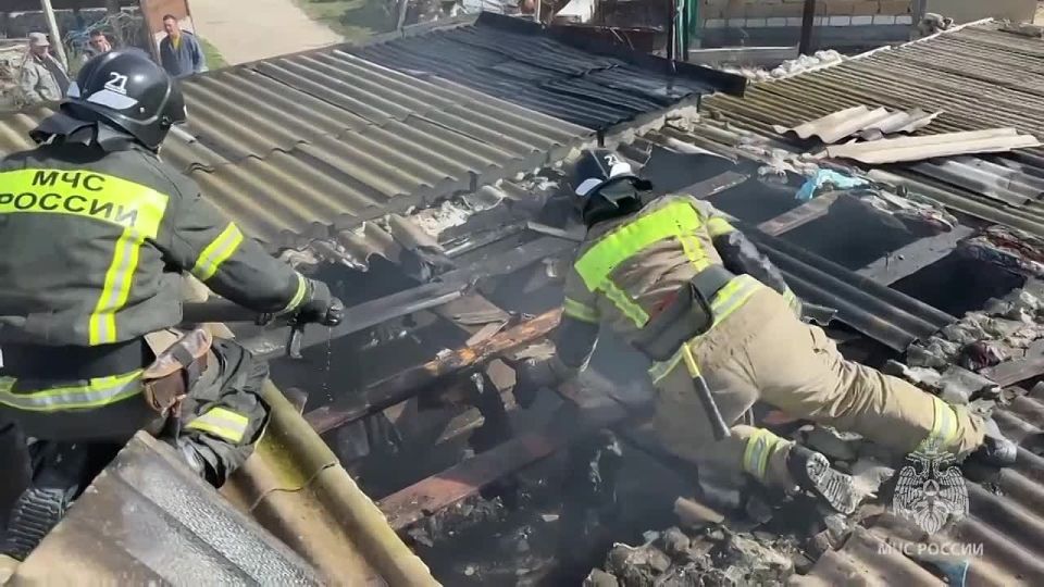 В Судаке потушили пожар на 8 "квадратах"