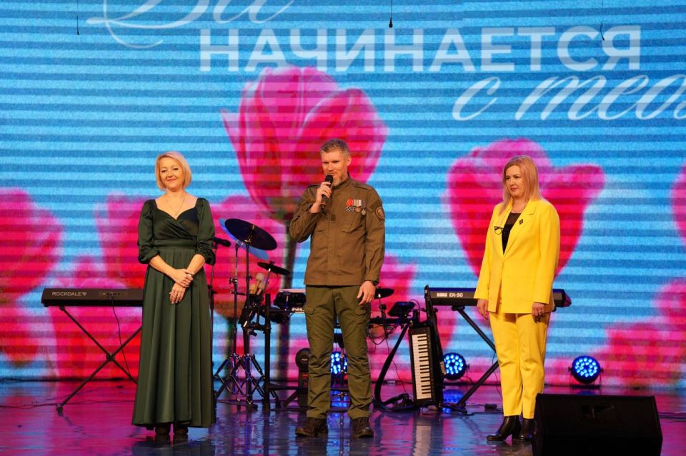 Алексей Зинченко: Вчера с Международным женским днём поздравили самых сильных и терпеливых, тех, чья сила духа и вера в лучшее вдохновляют нас ежедневно Алексей Зинченко: Вчера с Международным женским днём поздравили самых сильных и терпеливых, тех, чья сила духа и вера в лучшее вдохновляют нас ежедневно