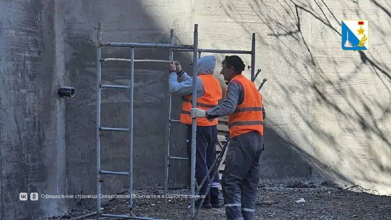 Подпорные стены на улице Вакуленчука готовят к облицовке известняковыми плитами Подпорные стены на улице Вакуленчука готовят к облицовке известняковыми плитами