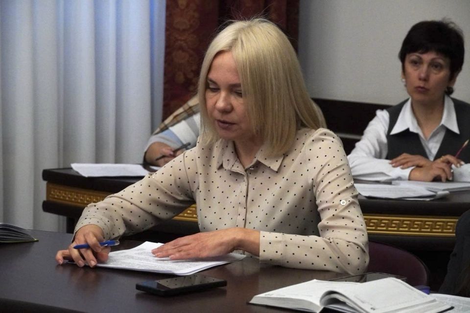 Рабочую неделю глава администрации Керчи Олег Каторгин начал с аппаратного совещания с заместителями и руководителями структурных подразделений администрации Рабочую неделю глава администрации Керчи Олег Каторгин начал с аппаратного совещания с заместителями и руководителями структурных подразделений администрации