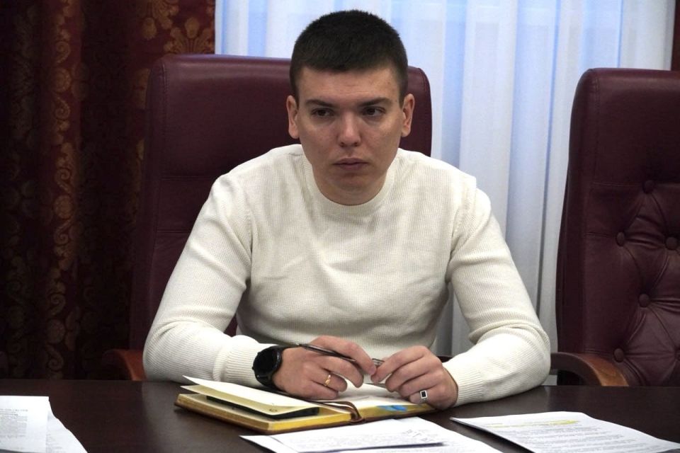 Рабочую неделю глава администрации Керчи Олег Каторгин начал с аппаратного совещания с заместителями и руководителями структурных подразделений администрации Рабочую неделю глава администрации Керчи Олег Каторгин начал с аппаратного совещания с заместителями и руководителями структурных подразделений администрации