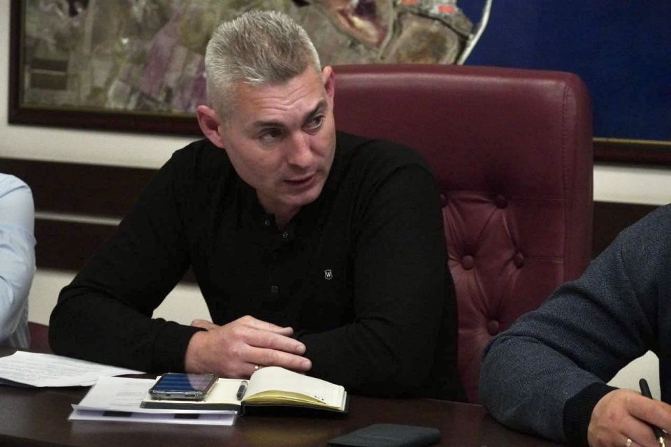 Рабочую неделю глава администрации Керчи Олег Каторгин начал с аппаратного совещания с заместителями и руководителями структурных подразделений администрации Рабочую неделю глава администрации Керчи Олег Каторгин начал с аппаратного совещания с заместителями и руководителями структурных подразделений администрации