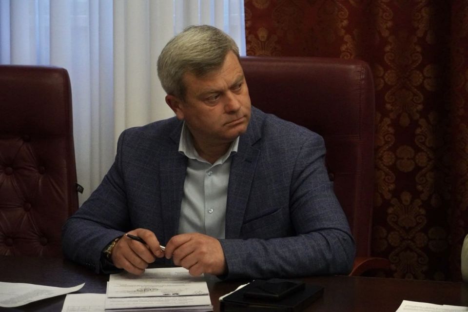Рабочую неделю глава администрации Керчи Олег Каторгин начал с аппаратного совещания с заместителями и руководителями структурных подразделений администрации Рабочую неделю глава администрации Керчи Олег Каторгин начал с аппаратного совещания с заместителями и руководителями структурных подразделений администрации