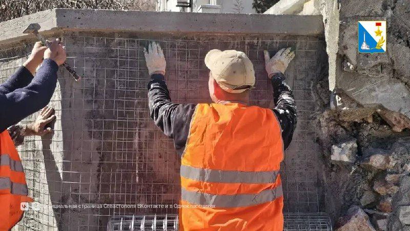 Подпорные стены на улице Вакуленчука готовят к облицовке известняковыми плитами Подпорные стены на улице Вакуленчука готовят к облицовке известняковыми плитами