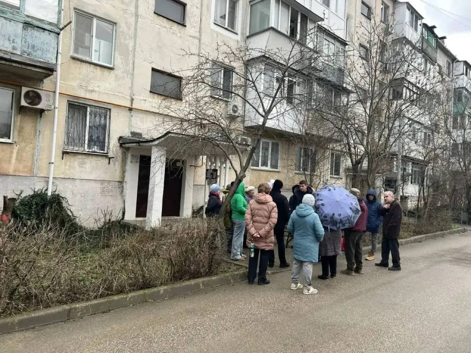 В Керчи продолжаются встречи с жителями многоквартирных домов для оперативного решения насущных вопросов В Керчи продолжаются встречи с жителями многоквартирных домов для оперативного решения насущных вопросов