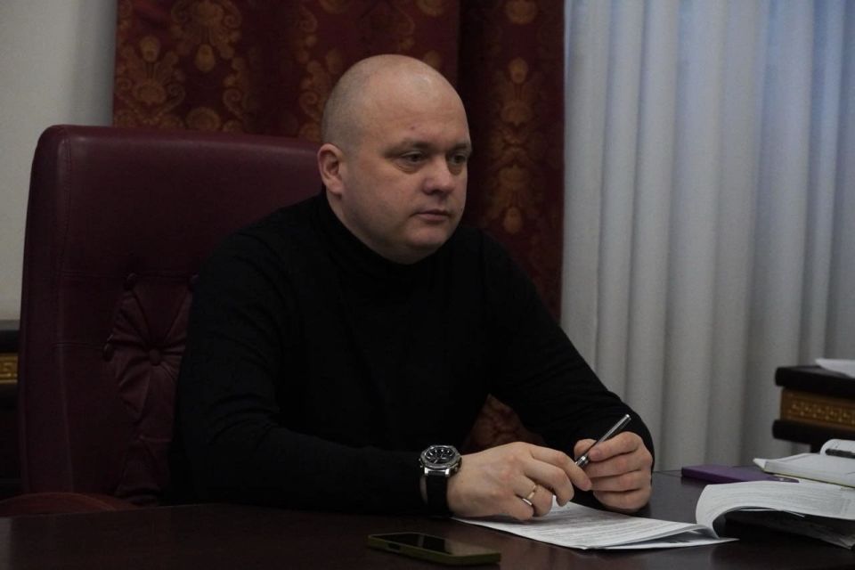 Рабочую неделю глава администрации Керчи Олег Каторгин начал с аппаратного совещания с заместителями и руководителями структурных подразделений администрации Рабочую неделю глава администрации Керчи Олег Каторгин начал с аппаратного совещания с заместителями и руководителями структурных подразделений администрации